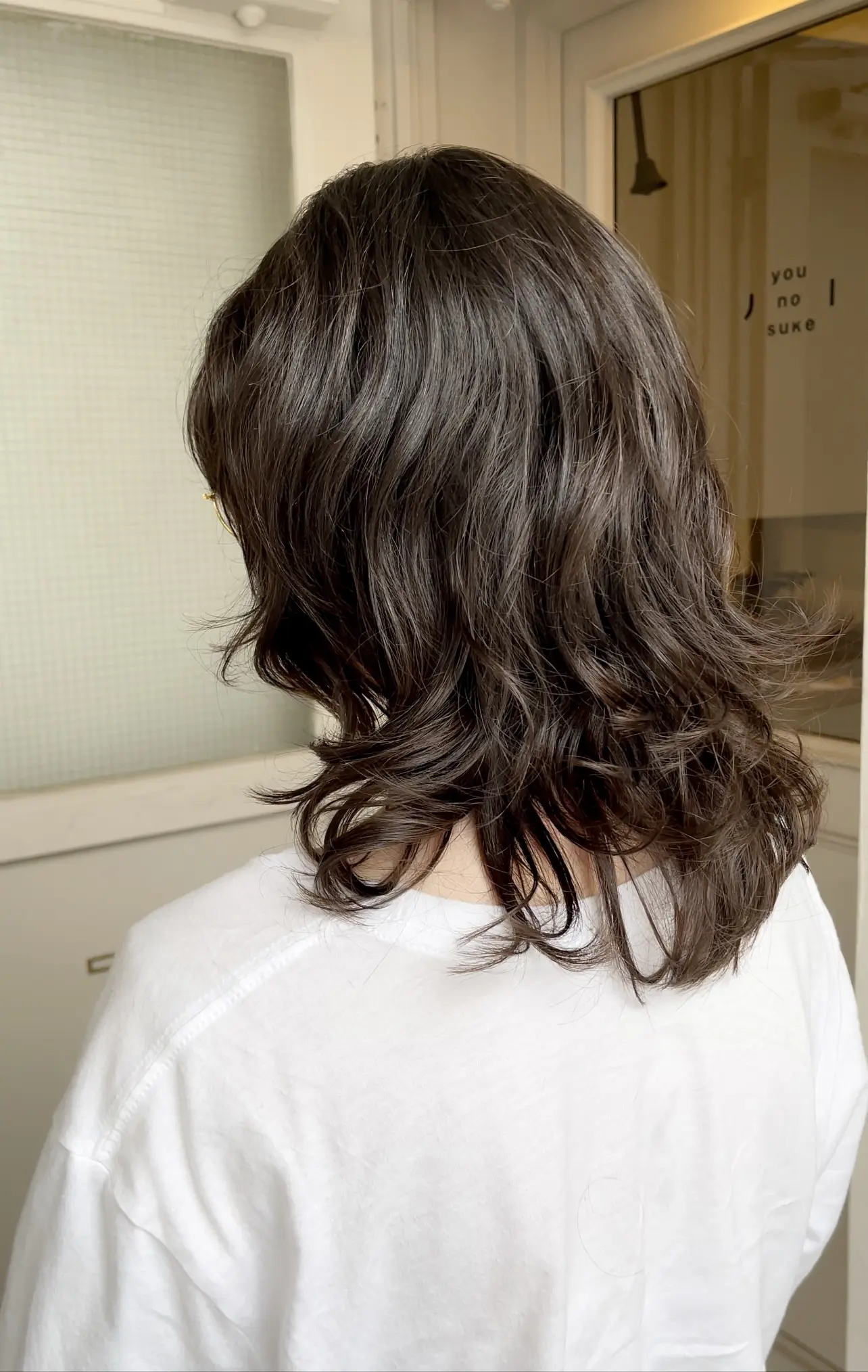 Back view of Long layered haircut, round brushed, and used a flat iron to  giv… | Long layered curly haircuts, Haircuts for long hair with layers,  Straight hair cuts